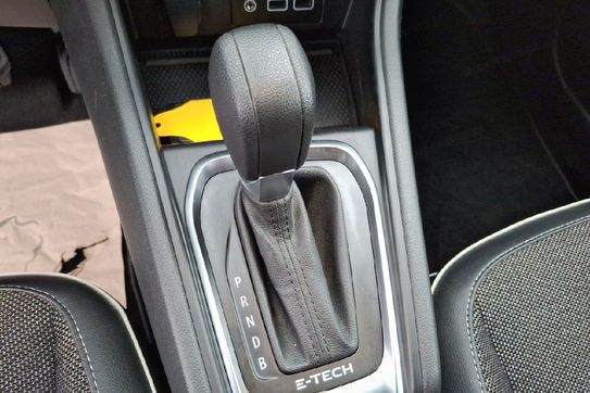 Renault Captur Techno Fast Track 1.6 E-tech Hybrid AT