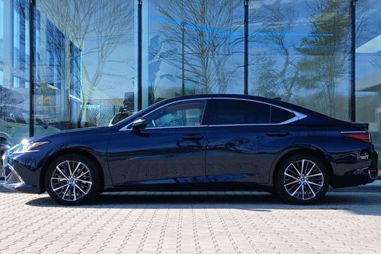 Lexus ES 300h Business Edition