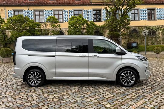 Ford Tourneo Custom 320 L2 Titanium A8