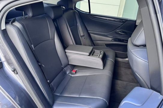 Lexus ES 300h Business Edition