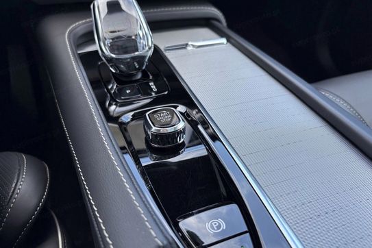 Volvo XC90 T8 AWD Plug-In Hybrid Ultra Dark 7os