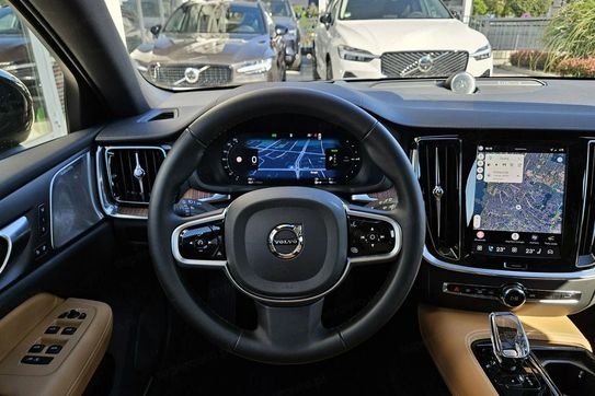 Volvo V60 T8 AWD Plug-In Hybrid Ultra Dark aut