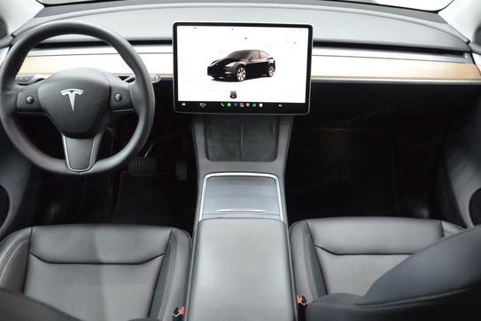 Tesla Model Y Y 62.5 Standard RWD