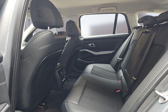 BMW Seria 3 330i xDrive sport-aut