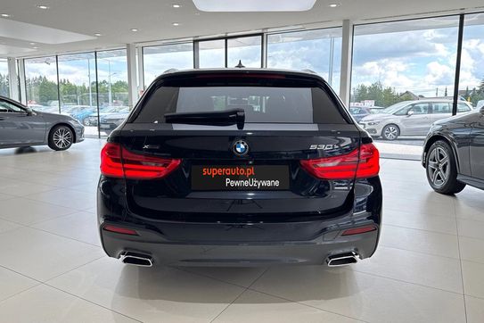 BMW Seria 5 530i xDrive M Sport sport