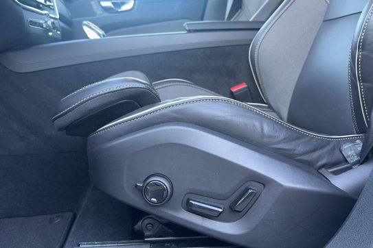 Volvo XC60 B5 B AWD Plus Dark