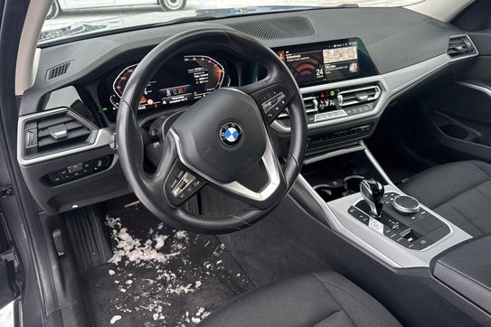 BMW Seria 3 320i