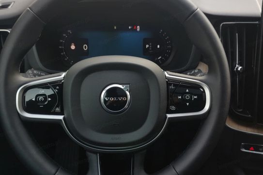 Volvo XC60 B5 B AWD Plus Dark