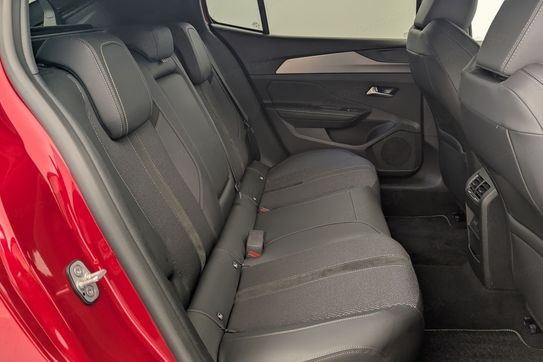 Peugeot 408 GT 1.2 mHEV e-DCS6