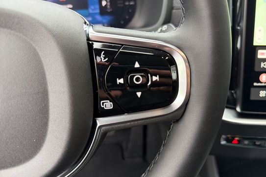 Volvo XC90 T8 AWD Plug-In Hybrid Ultra Black Edition 7os