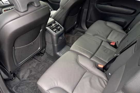 Volvo XC90 T8 AWD Plug-In Hybrid Ultra Dark 7os