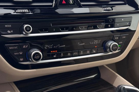 BMW Seria 5 530i xDrive M Sport sport