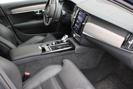 Volvo V90 T6 AWD Plug-In Hybrid Ultra Dark aut