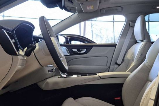 Volvo V60 T6 AWD Plug-In Hybrid Ultra Dark