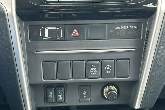 Mitsubishi L200 2.2 d DC Instyle Plus