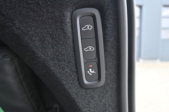 Volvo XC90 T8 AWD Plug-In Hybrid Ultra Dark 7os