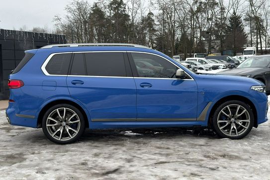 BMW X7 M50i