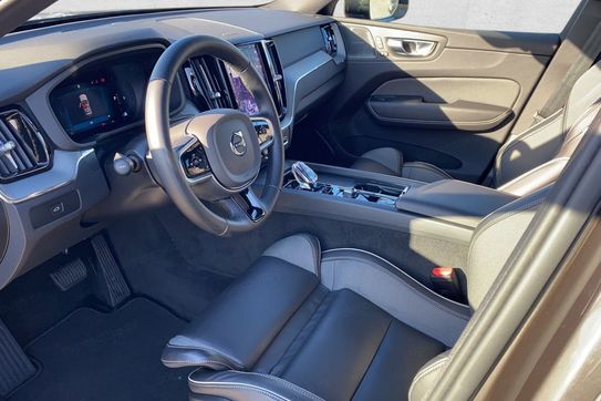 Volvo XC60 B5 B AWD Plus Dark aut