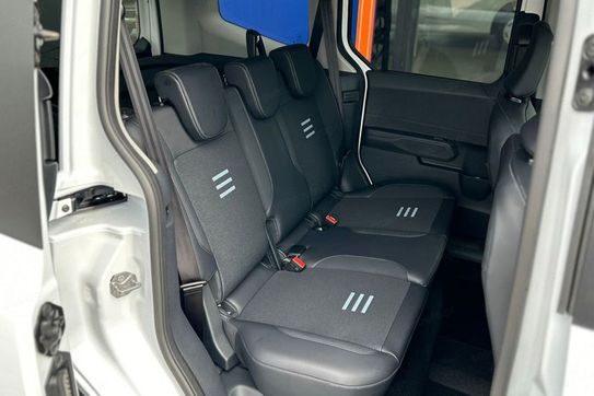 Ford Tourneo Courier Active A7