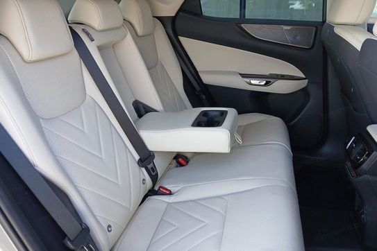 Lexus NX 450h+ Omotenashi AWD