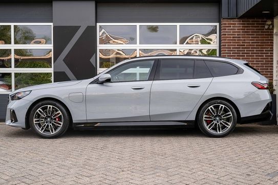 BMW Seria 5 Touring 550e xDrive M Sport