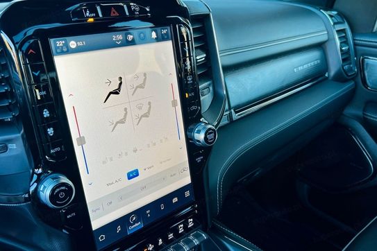 Dodge RAM 1500 Limited NIGHT V8 RAMBOX