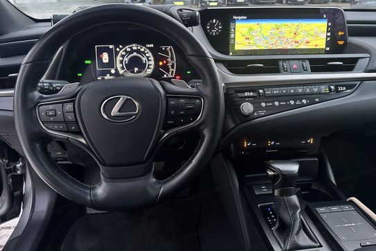 Lexus ES 300h Business Edition +