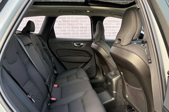 Volvo XC60 B5 AWD Ultra Dark