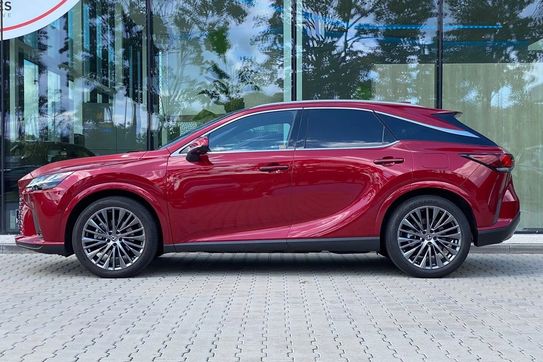 Lexus RX 450h+ Omotenashi