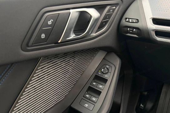 BMW Seria 2 220i mHEV aut