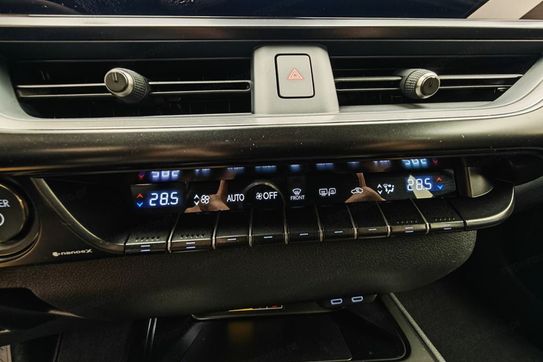 Lexus UX 300h F Sport Design 2.0 Hybrid Dynamic Force