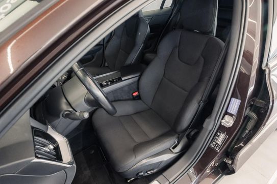 Volvo V60 B4 D Momentum Pro