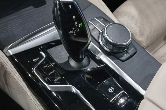 BMW Seria 5 530d xDrive Luxury Line