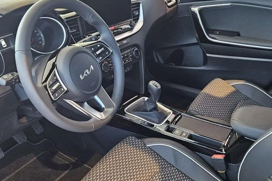 Kia Ceed 1.5 T-GDI Tribute