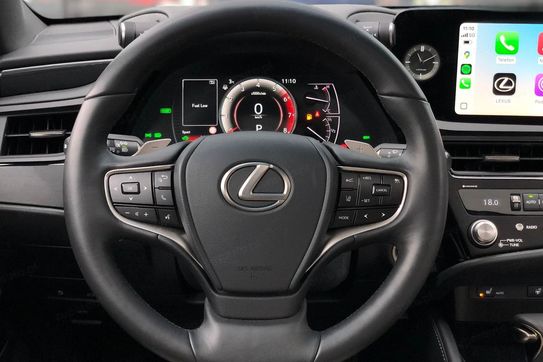 Lexus ES 300h F Sport Design