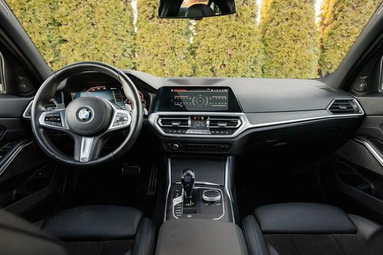 BMW Seria 3 330e M Sport sport-aut