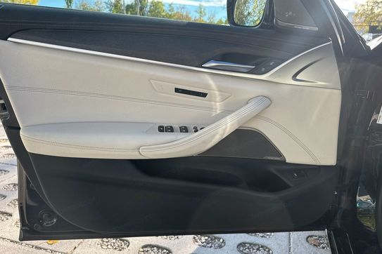 BMW Seria 5 530i Luxury Line