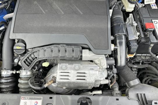 Peugeot 2008 GT 1.2 PureTech EAT8