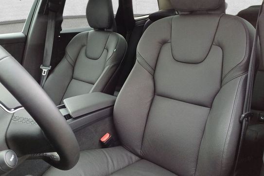 Volvo XC60 T6 Plug-In Hybrid AWD Plus Dark aut