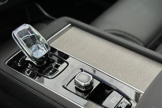 Volvo XC90 T8 AWD Plug-In Hybrid Plus Dark 7os