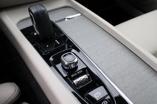 Volvo V60 Cross Country D4 Momentum Pro