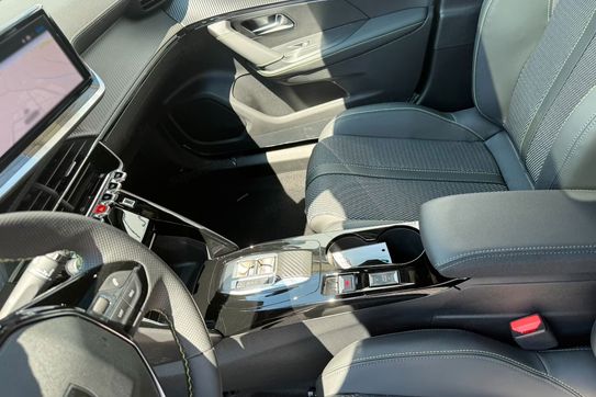 Peugeot 2008 GT e-DCS 1.2 mHEV