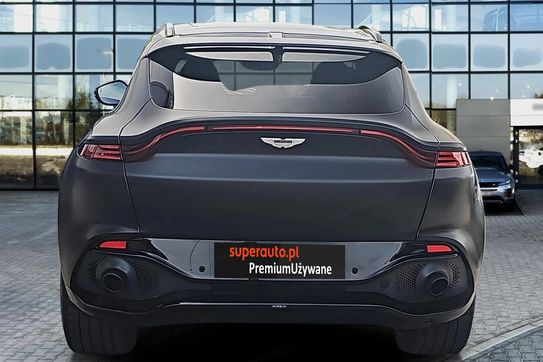 Aston Martin DBX V8