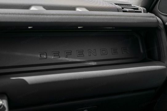 Land Rover Defender 110 D250 X-Dynamic HSE