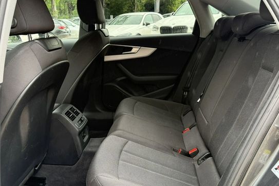 Audi A4 35 TFSI mHEV S Line S tronic