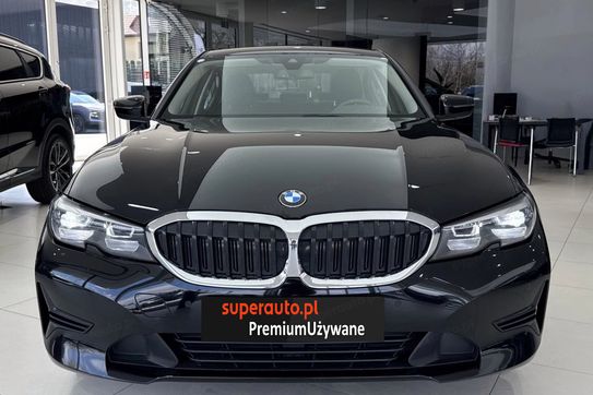 BMW Seria 3 318i Advantage aut