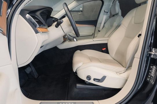 Volvo XC90 B5 D AWD Momentum Pro