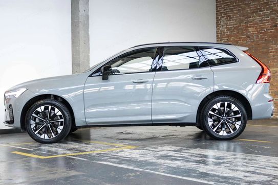 Volvo XC60 B5 AWD Ultra Dark