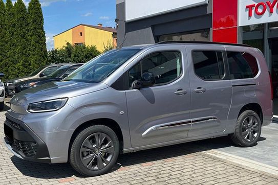 Toyota Proace City Verso Family MT6