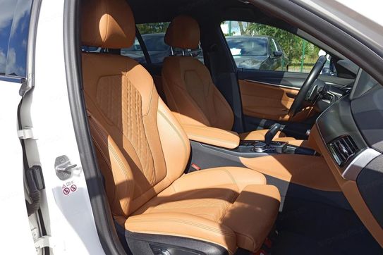 BMW Seria 5 530e xDrive M Sport sport-aut